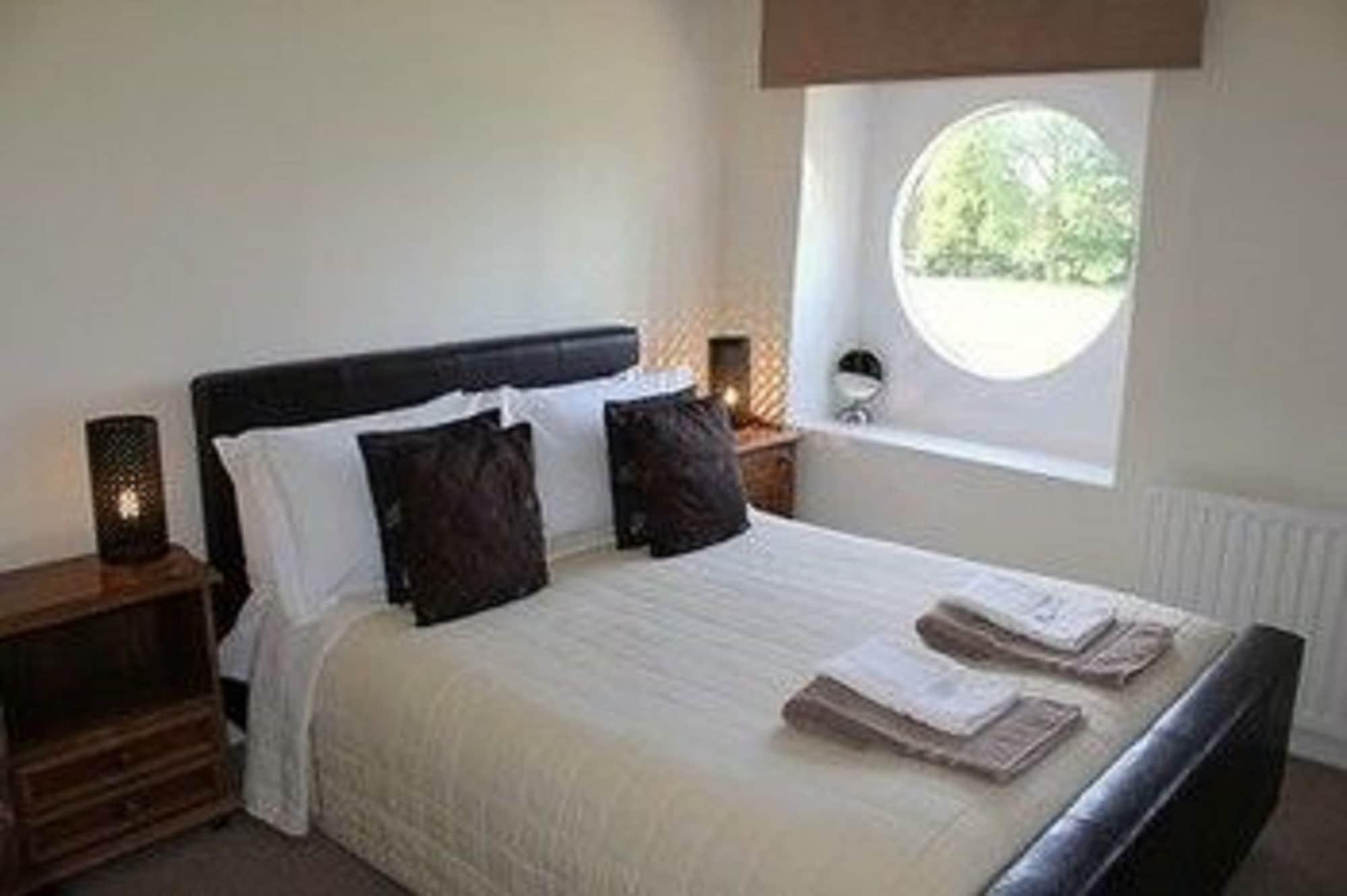 The Coach House Bed & Breakfast Winterbourne Exterior photo
